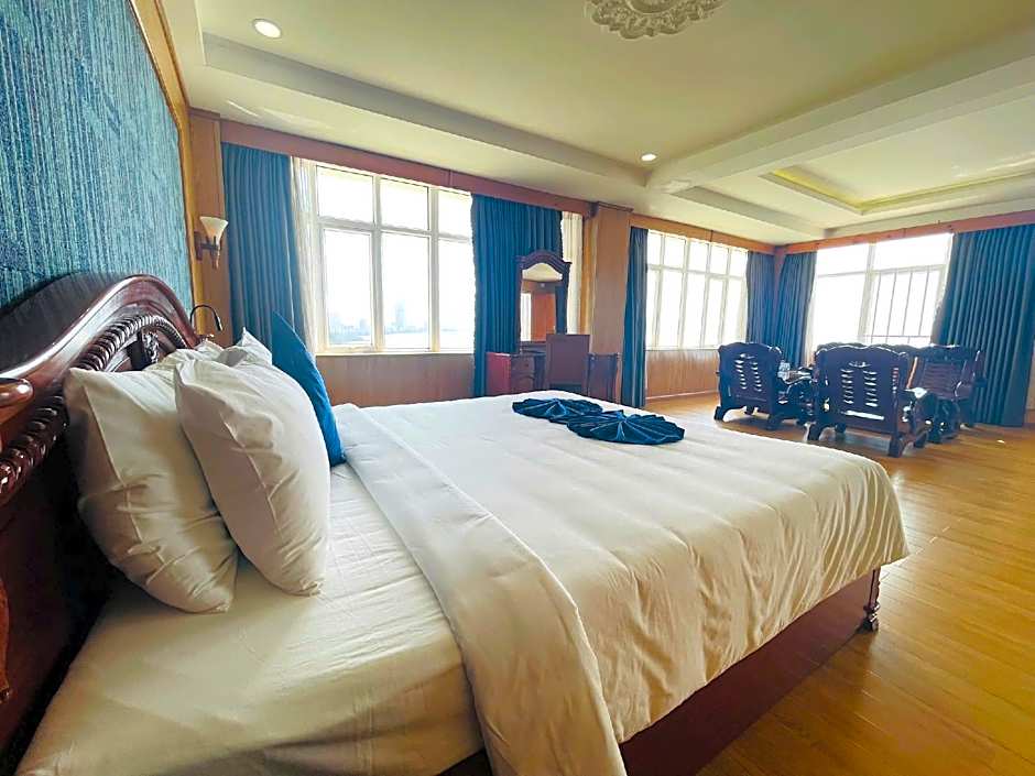 Sandals Hoang Yen Hotel