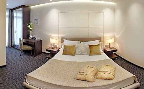 Deluxe Double Room with Balcony and Sea View