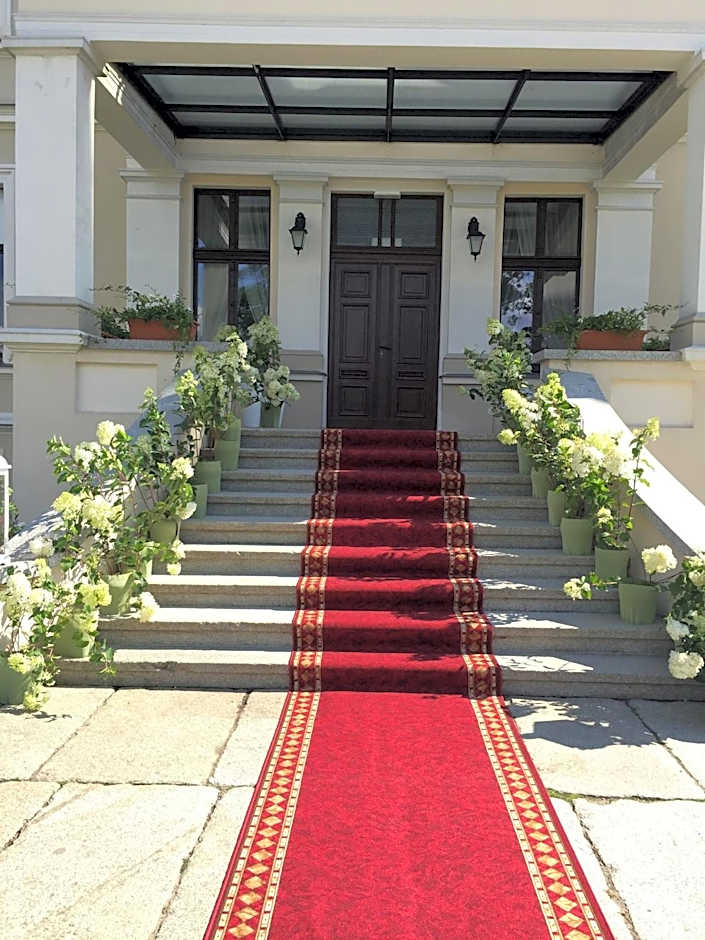 Pałac w Orli - pokoje, restauracja