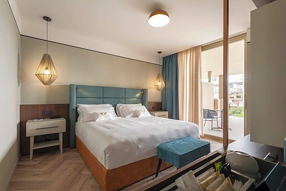 Visionair Suites & SPA-Room Only e Honesty Bar