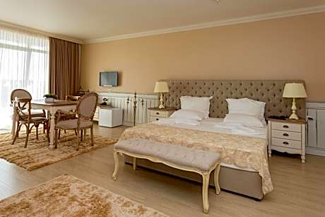 Studio (2 Adults + 1 Child)