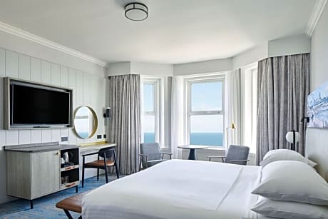 Junior King Suite with Sofa Bed and Sea View