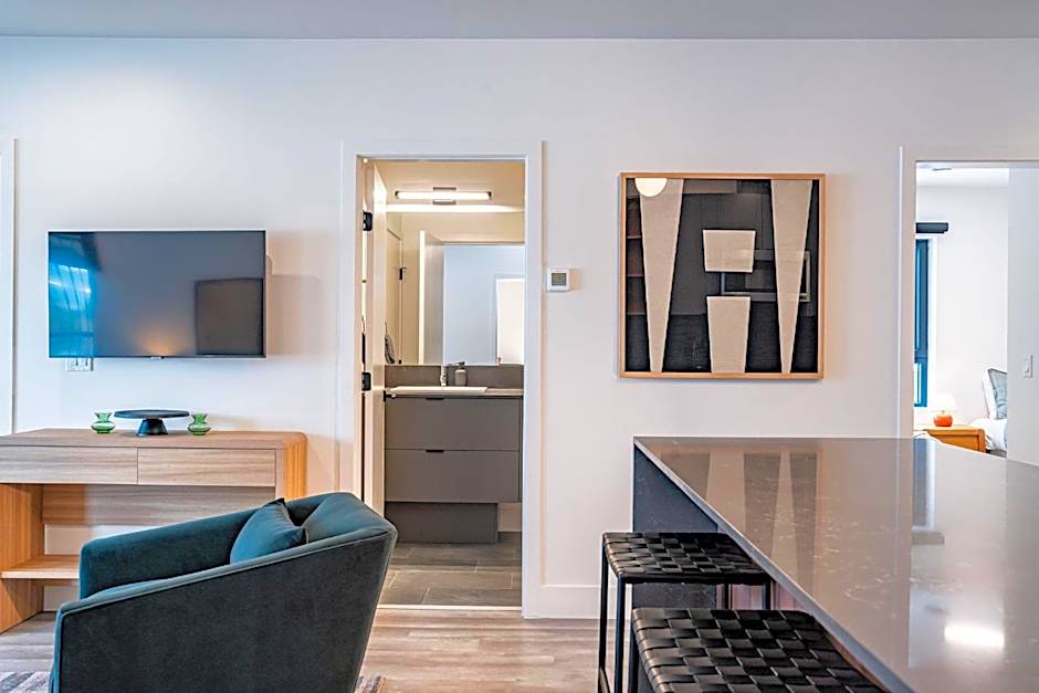 Escape to Revy - Beautifully Designed Condo