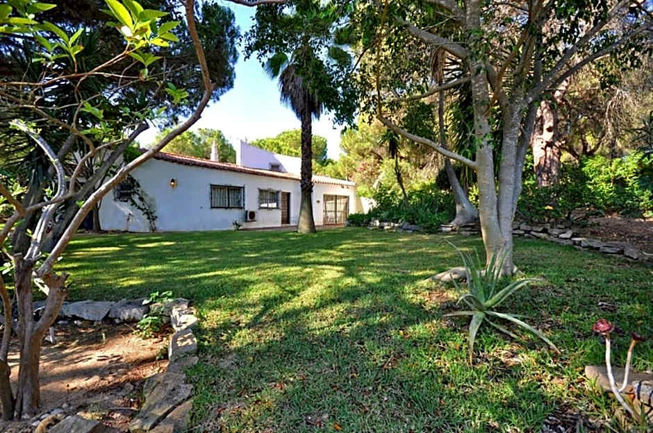 Fantastic outdoor area, private pool, Tennis Court Golf Practice Facility