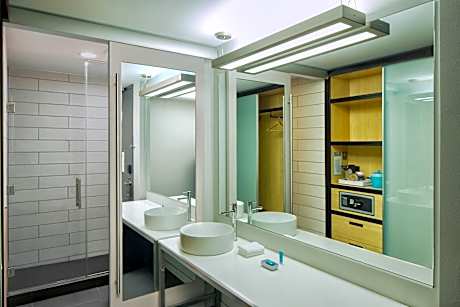 aloft, Room, 2 Queen Beds (2 Queen Beds)