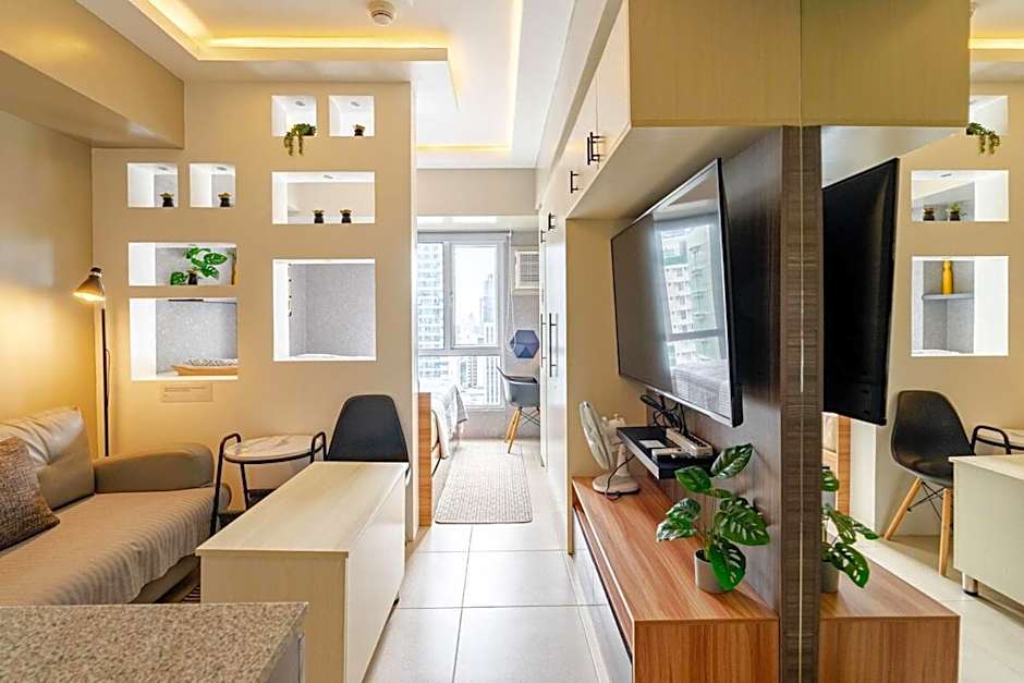 27th floor Cebu IT Park studio walking distance to everything