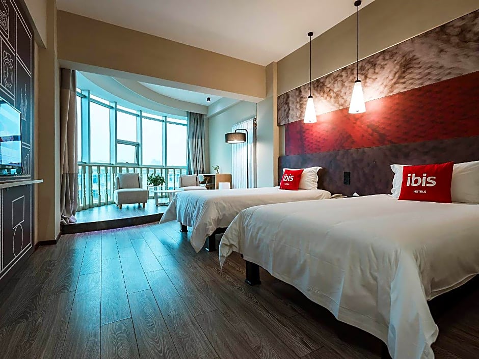 ibis Luoyang Train Station