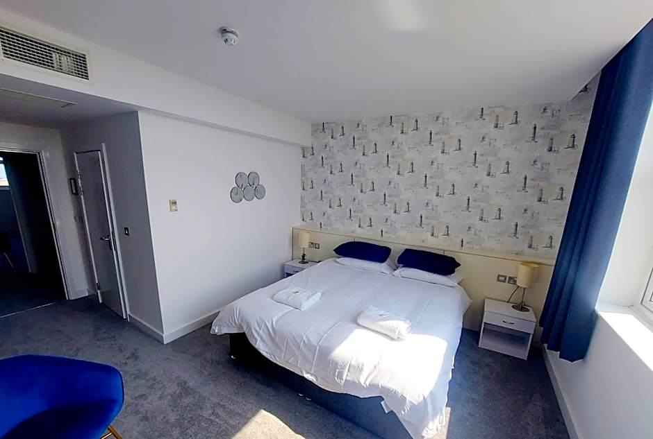 Admiralty Hotel & Restaurant