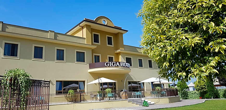 Giga Hotel