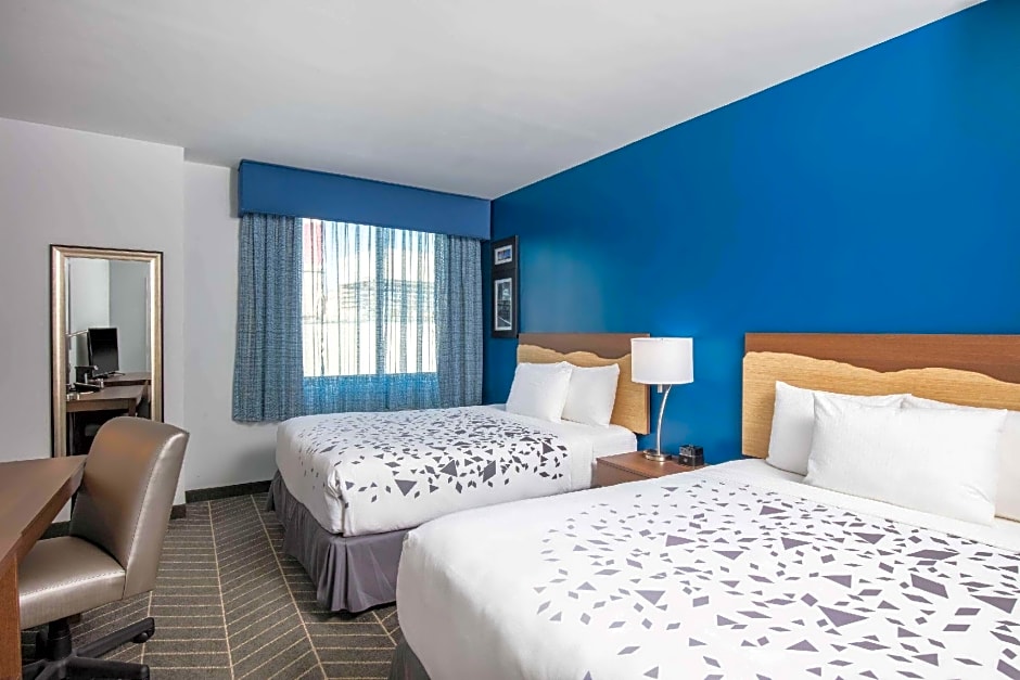 La Quinta Inn and Suites by Wyndham Long Island City