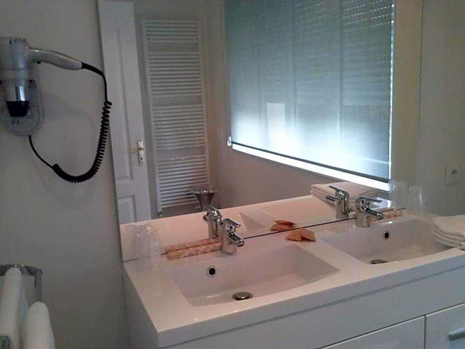 LOGIS - Hôtel Restaurant Du Canard