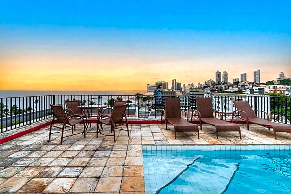 Lindo e Econômico, 2min da praia, perto Farol da Barra