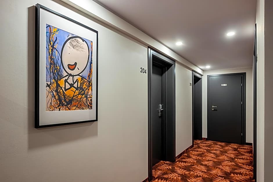 Hotel H12