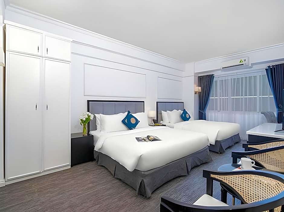 Kin Hotel Ly Tu Trong