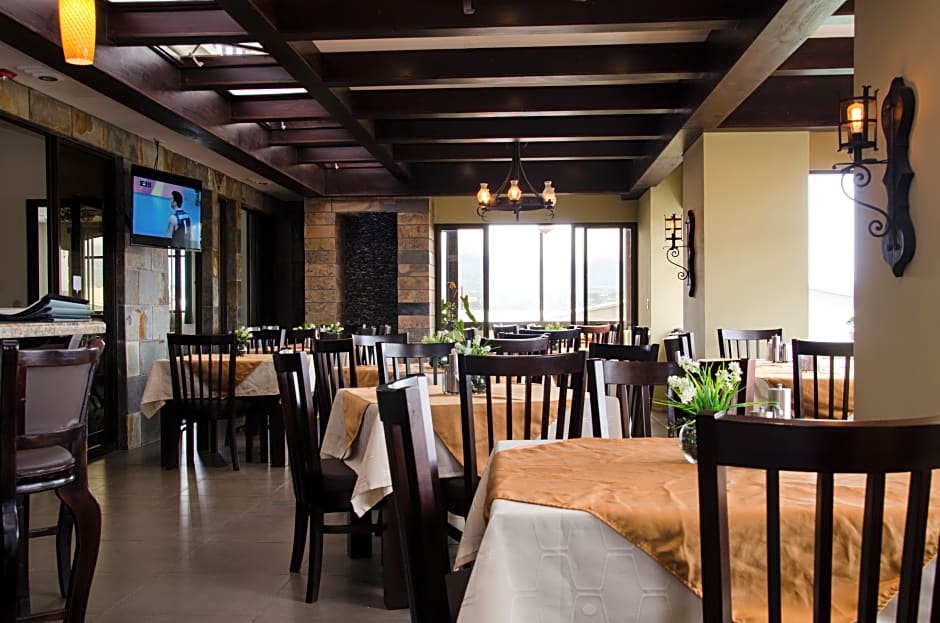 Plaza Real Suites & Apartments