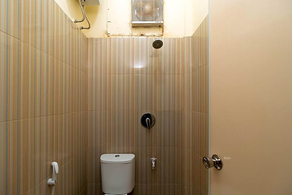 RedDoorz near RS Awal Bros Sudirman Pekanbaru