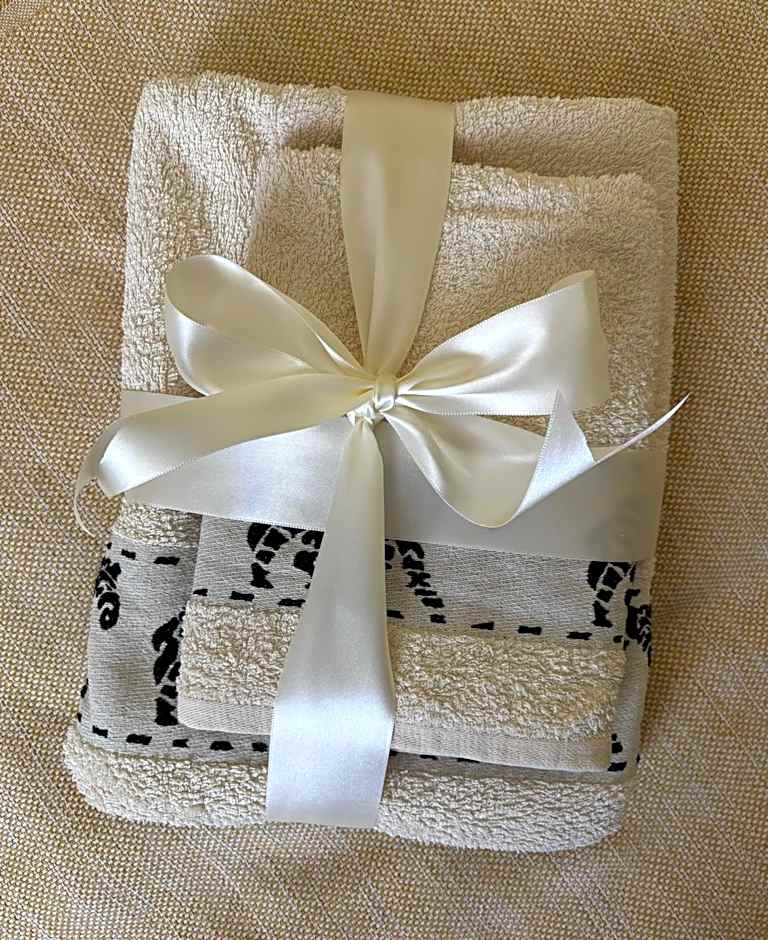 Pirate Family, Theme Room, Free Parking