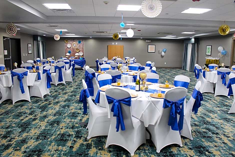 Holiday Inn Express & Suites Shawnee-Kansas City West By IHG