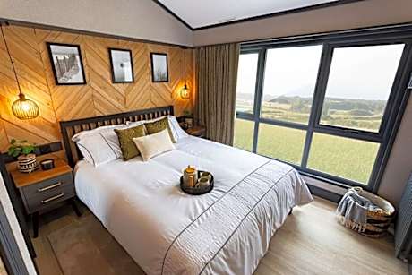 8 berth Mobile Home with hot tub