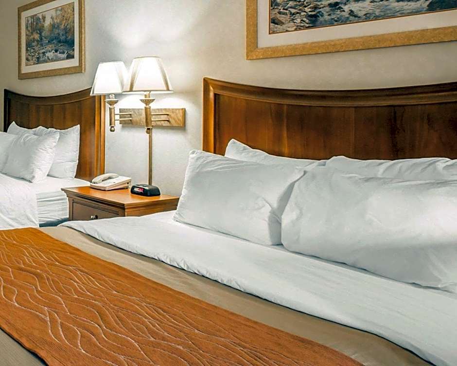 Rodeway Inn & Suites Cherokee On the River