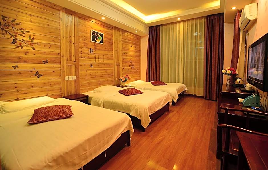 Mount Emei Moon Bay Hotel