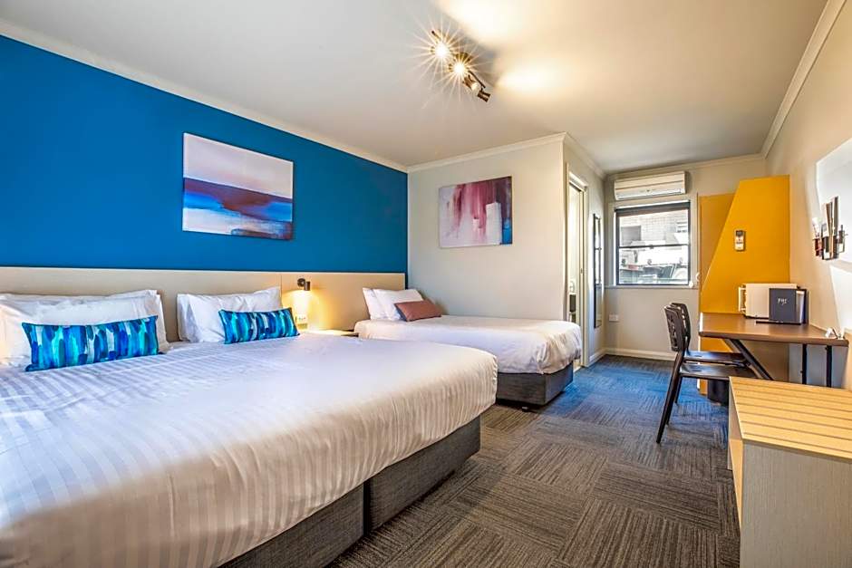 Nightcap at Riverside Hotel