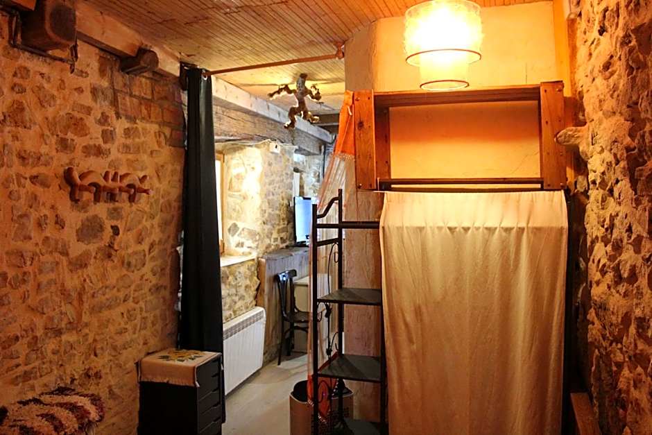 Conjunto Rural la Tejedora. Albergue y estudios familiares.