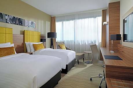 Deluxe Room, 2 Twin Beds, River View