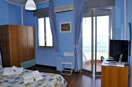 Triple Room with Sea View