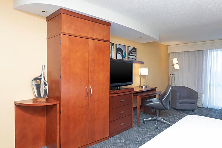 Courtyard by Marriott Milwaukee Airport