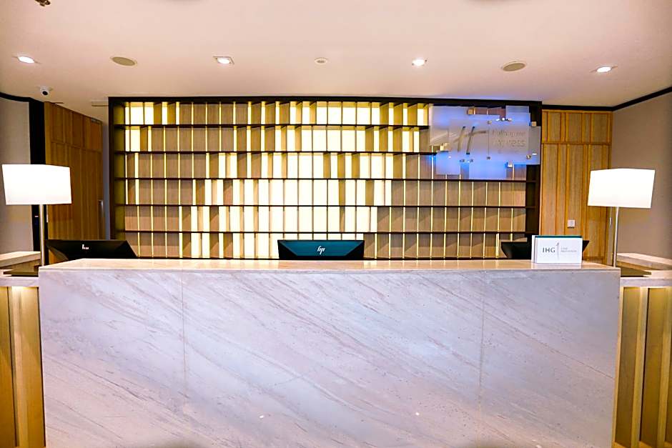 Holiday Inn Express And Suites Bangkok Central Pier By IHG