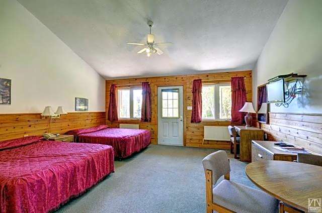 Quiet Bay Inn & Café