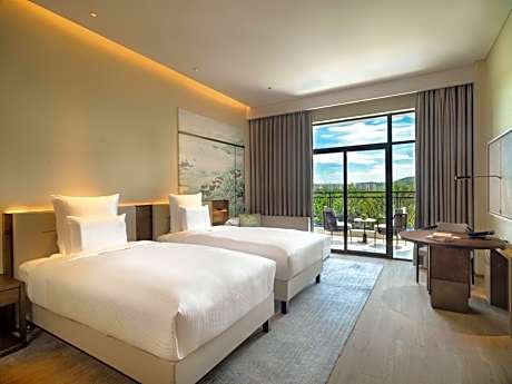 Executive Twin Room with View and Lounge Access