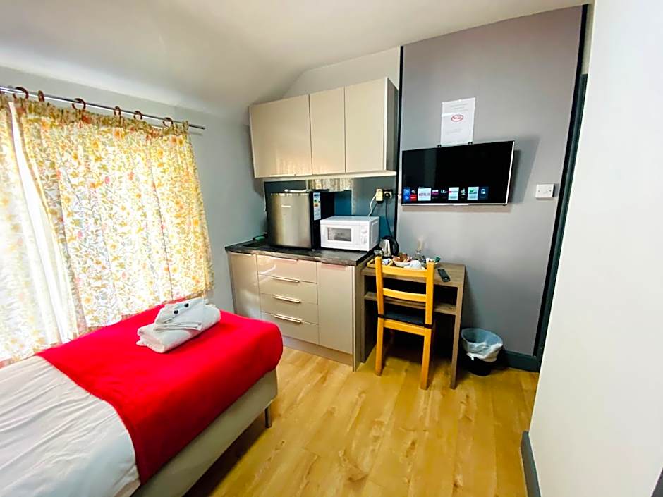 Hollybush Guest House