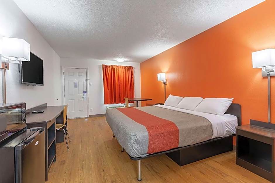 Motel 6-Bryan, TX - University Area