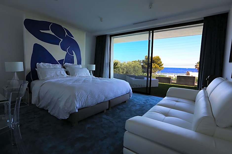 Photo 1 of 12 of Deluxe Suite, Jetted Tub