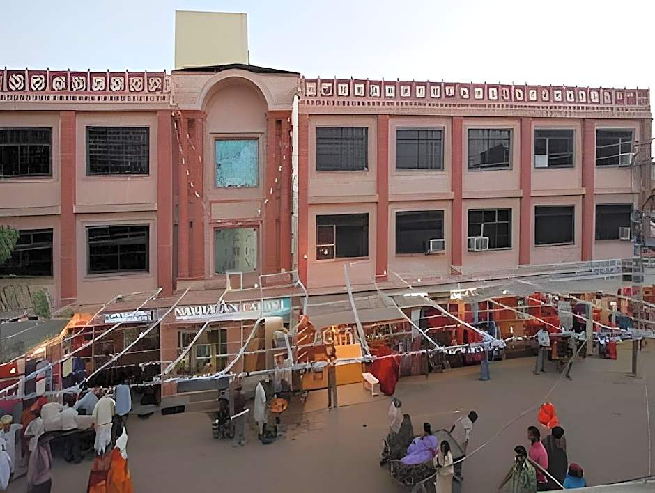 Hotel Navaratan Palace