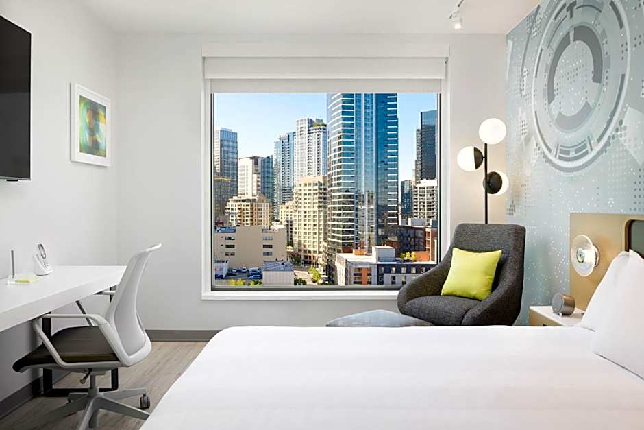 Photo 1 of 6 of 1 King Bed, Skyline View