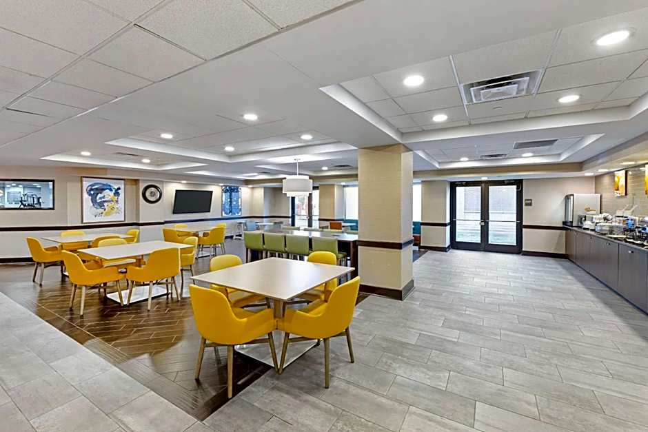 Comfort Inn & Suites Arlington Heights - Schaumburg