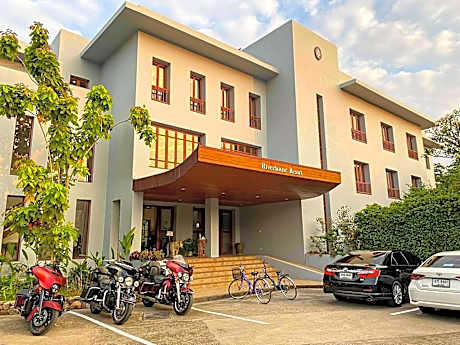 Riverhouse Resort