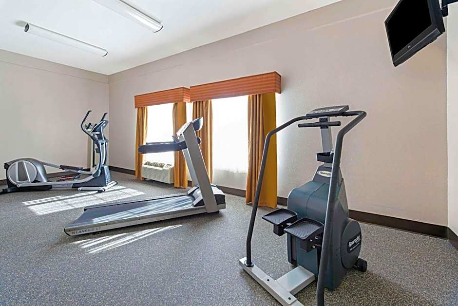 La Quinta Inn & Suites by Wyndham Winnie