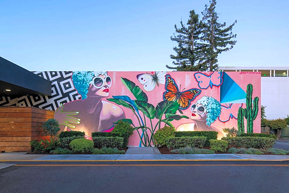 Hotel Paradox, Autograph Collection