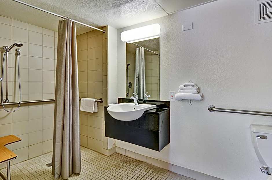 Motel 6 Pittsburgh - Crafton