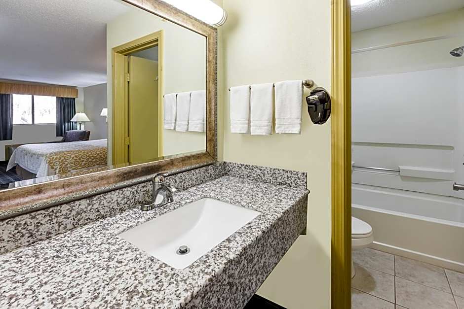 Days Inn by Wyndham Kent - Akron