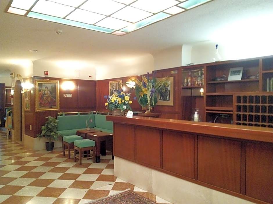 Hotel Diana