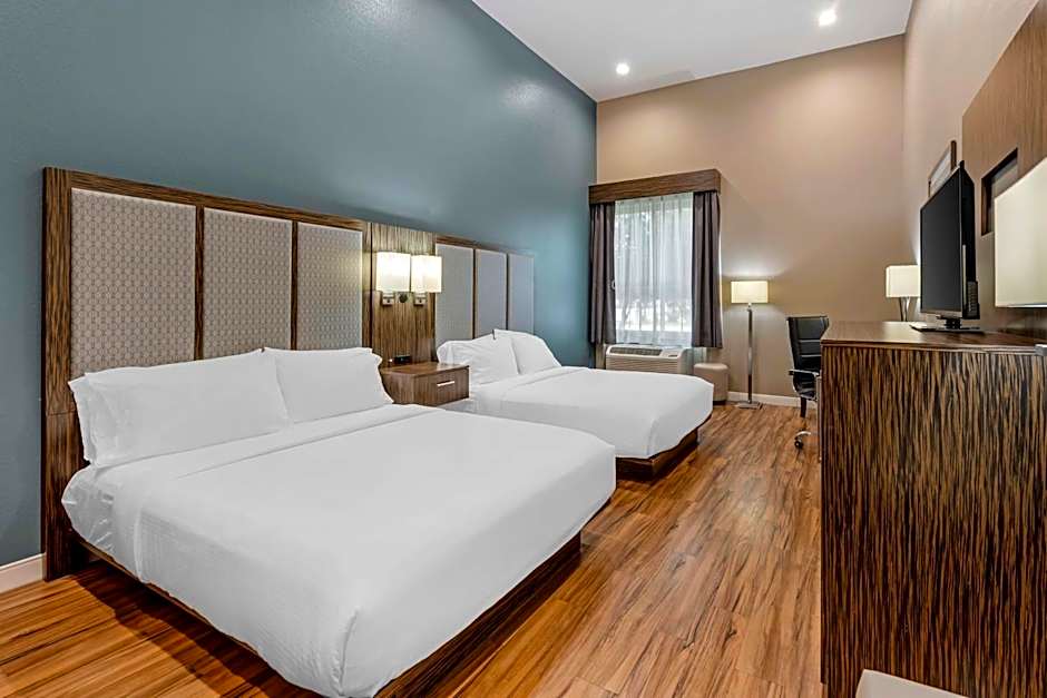 Photo 1 of 4 of 2 Queen Beds, Accessible, Bathtub, Pet-Friendly
