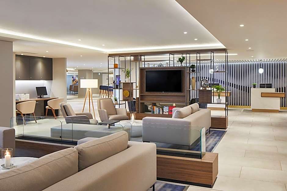 Courtyard by Marriott London Heathrow Airport