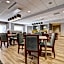 Hampton Inn & Suites Cincinnati Midtown Rookwood