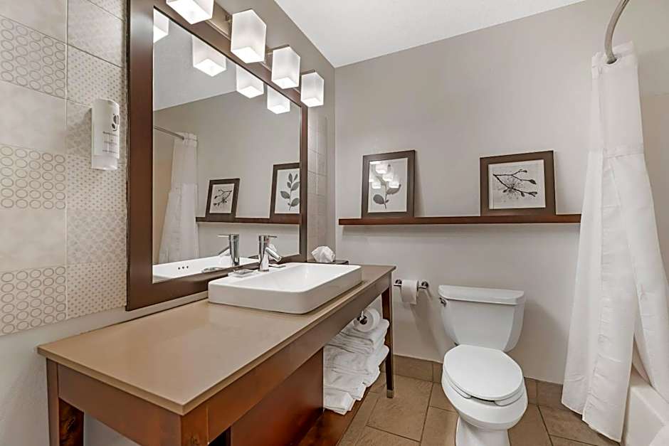 Country Inn & Suites by Radisson, West Bend, WI