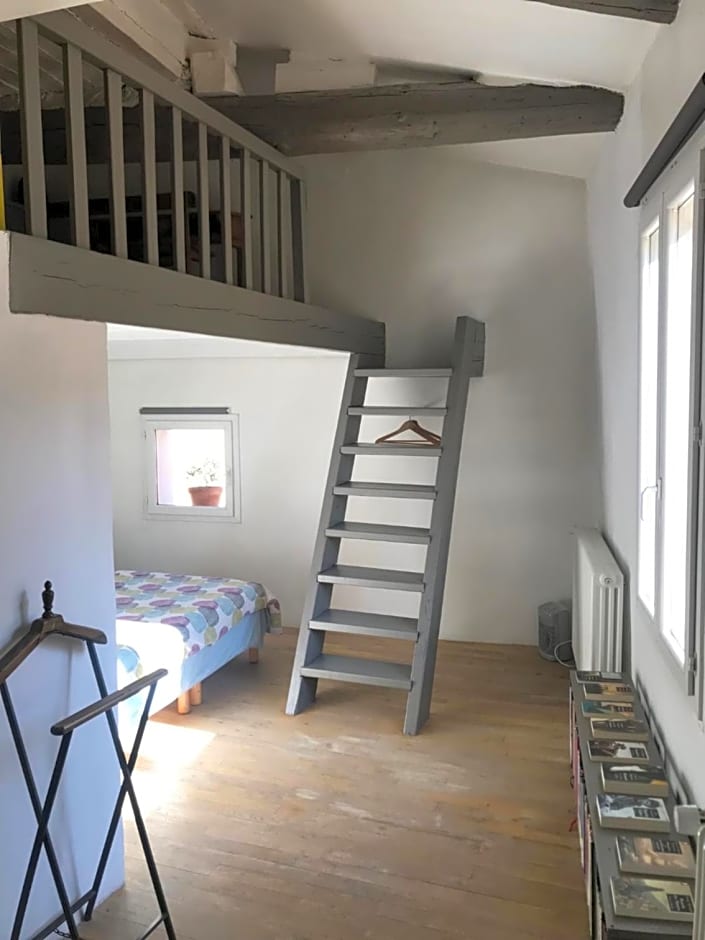 Longo Mai – Apt En Provence, UT